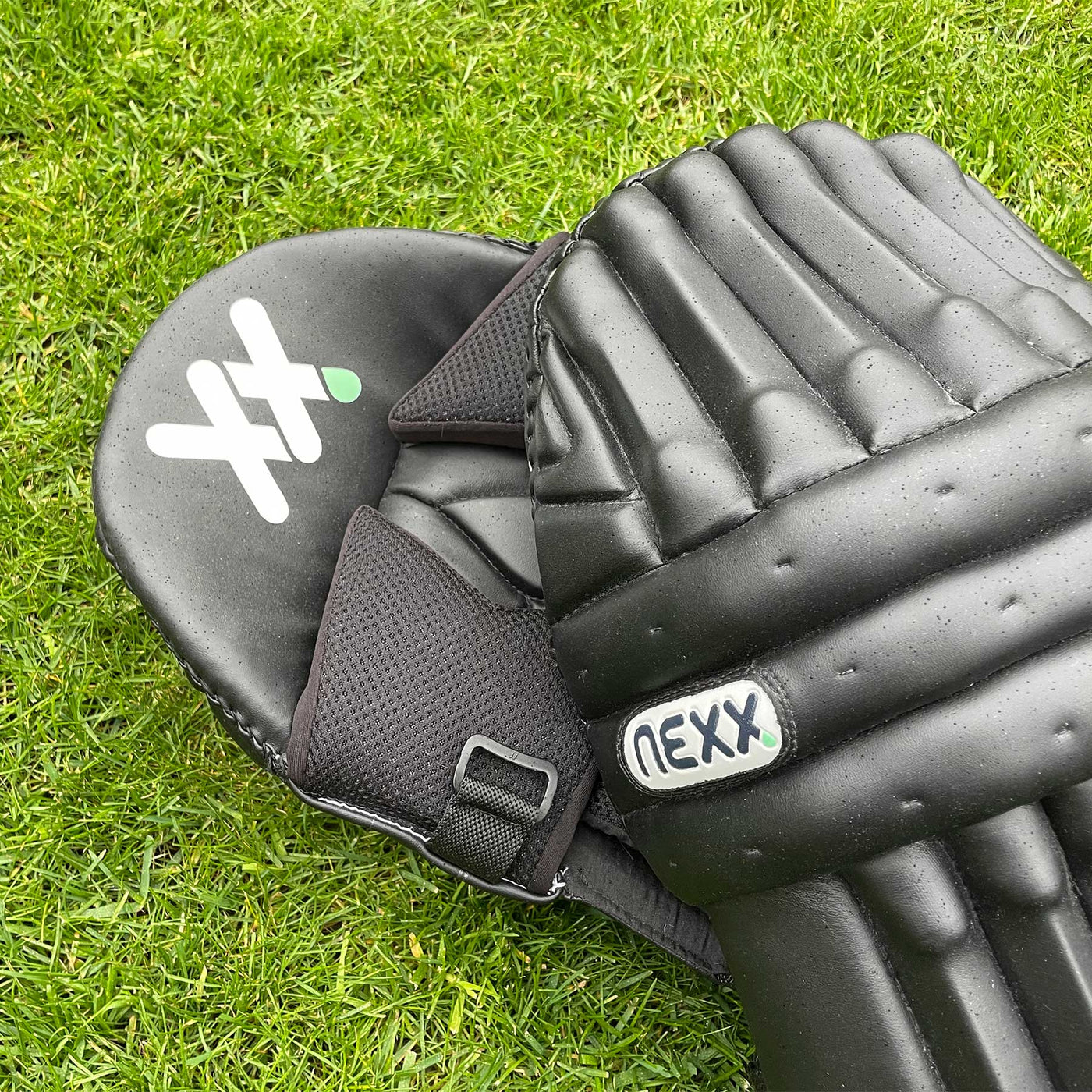 NEXX XX1 Women's Cricket Batting Pads - Black